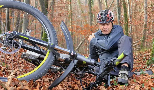 Fahrradsturz im Wald