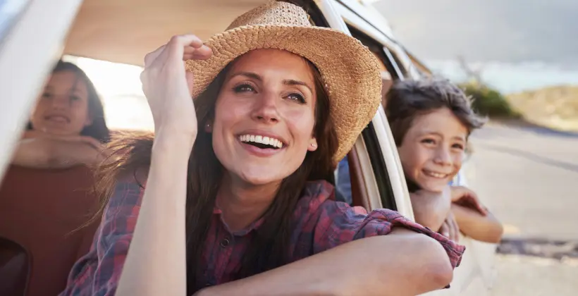 Familie im Auto