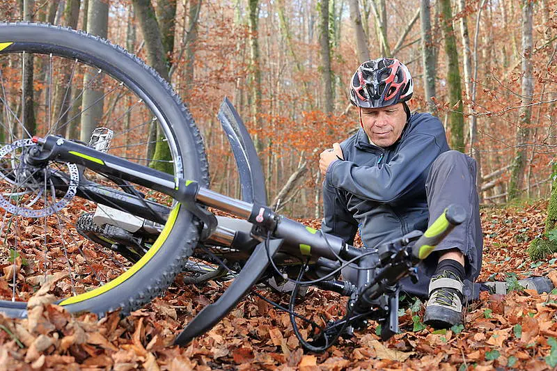 Fahrradsturz im Wald