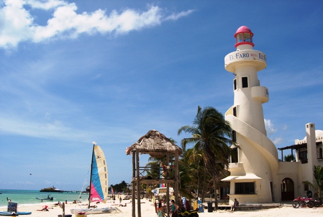 Strand mit Leuchtturm