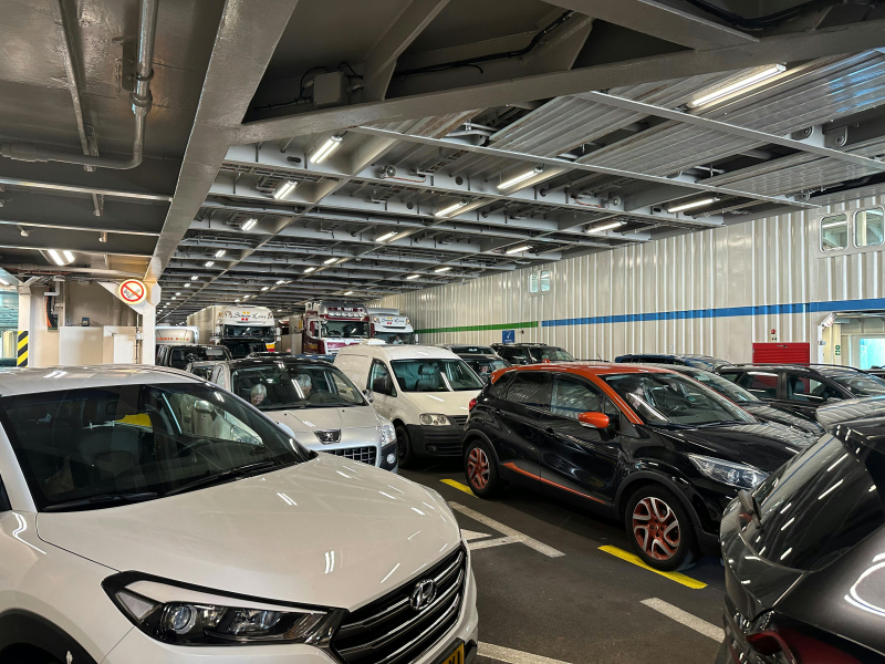 Autos auf Fähre